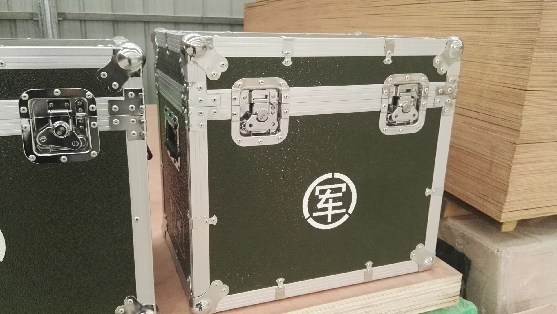 （精品推荐）军用航空铝合金制式箱，天津中太铝合金箱厂家定做铝合金箱 医疗器械箱，拉杆箱 军用设备周转箱 工具箱 铝合金消防箱 仪器箱铝合金箱